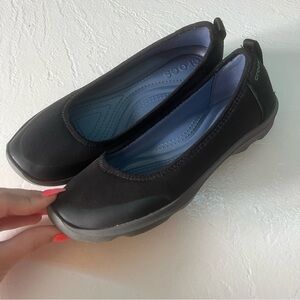 Black crocs slip ons